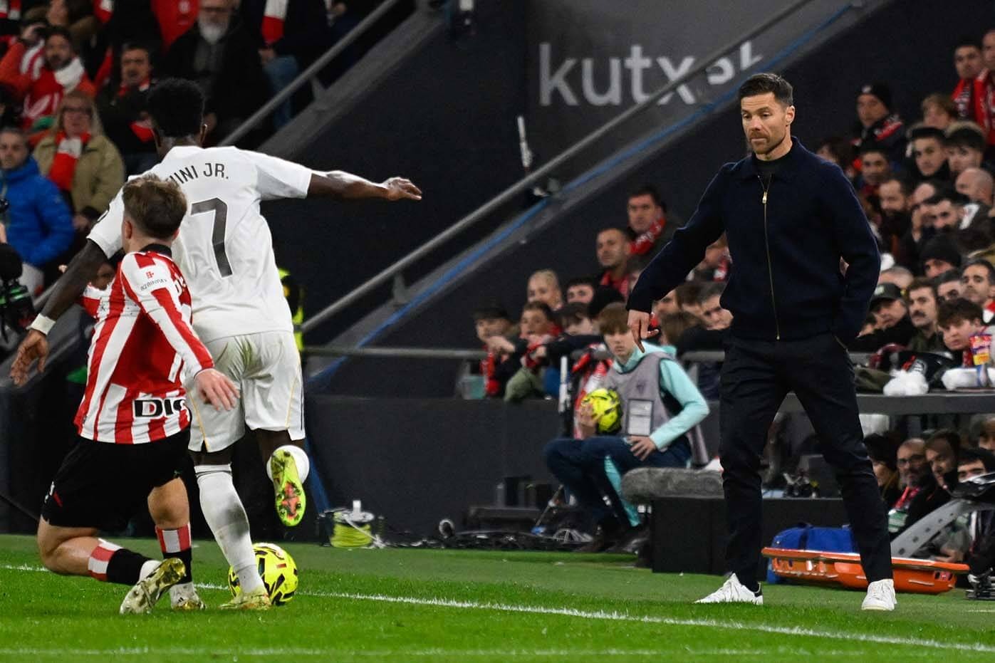 Xabi Alonso biết vấn đề của Real Madrid, nhưng bất lực