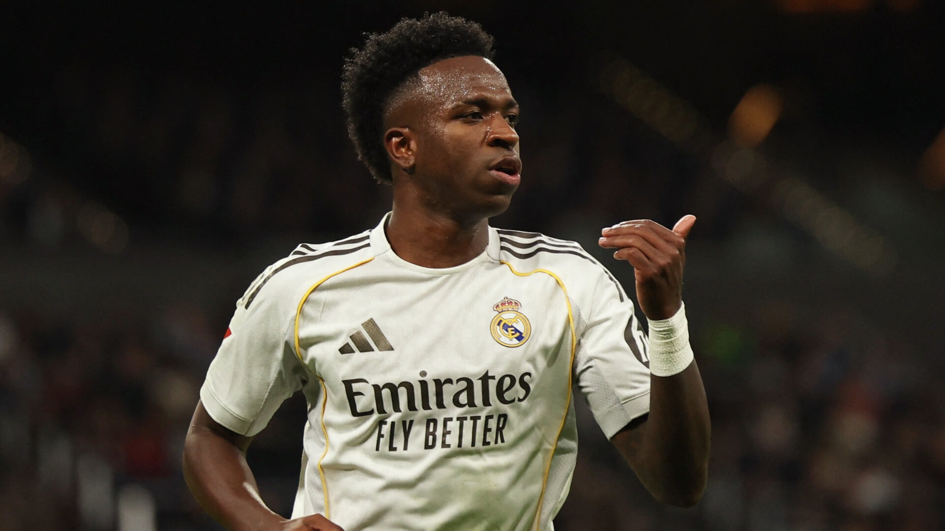 Vinicius Junior lạc nhịp trong cỗ máy Real của Alonso