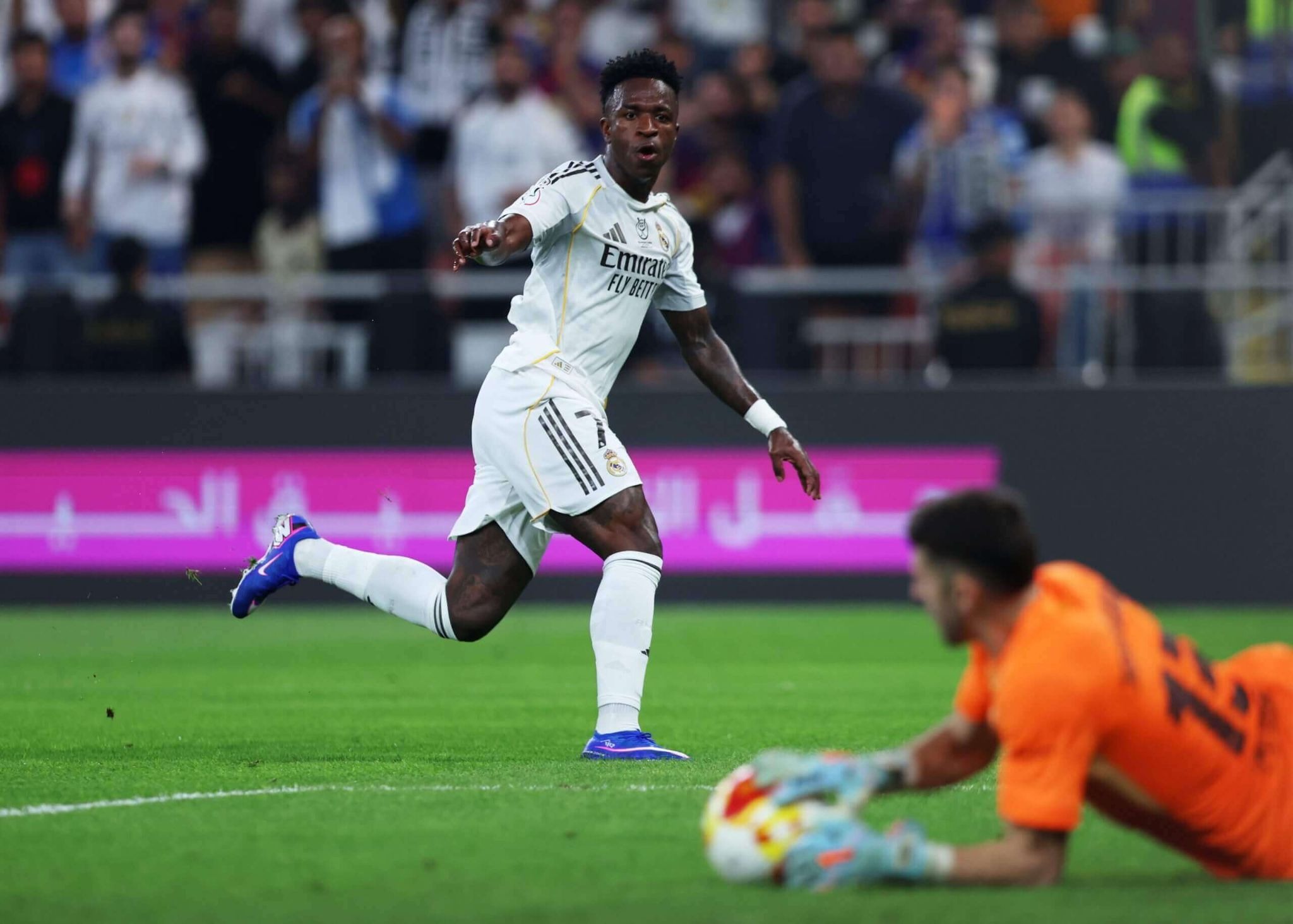 Hàng công cân bằng giúp Barca hạ Real như thế nào