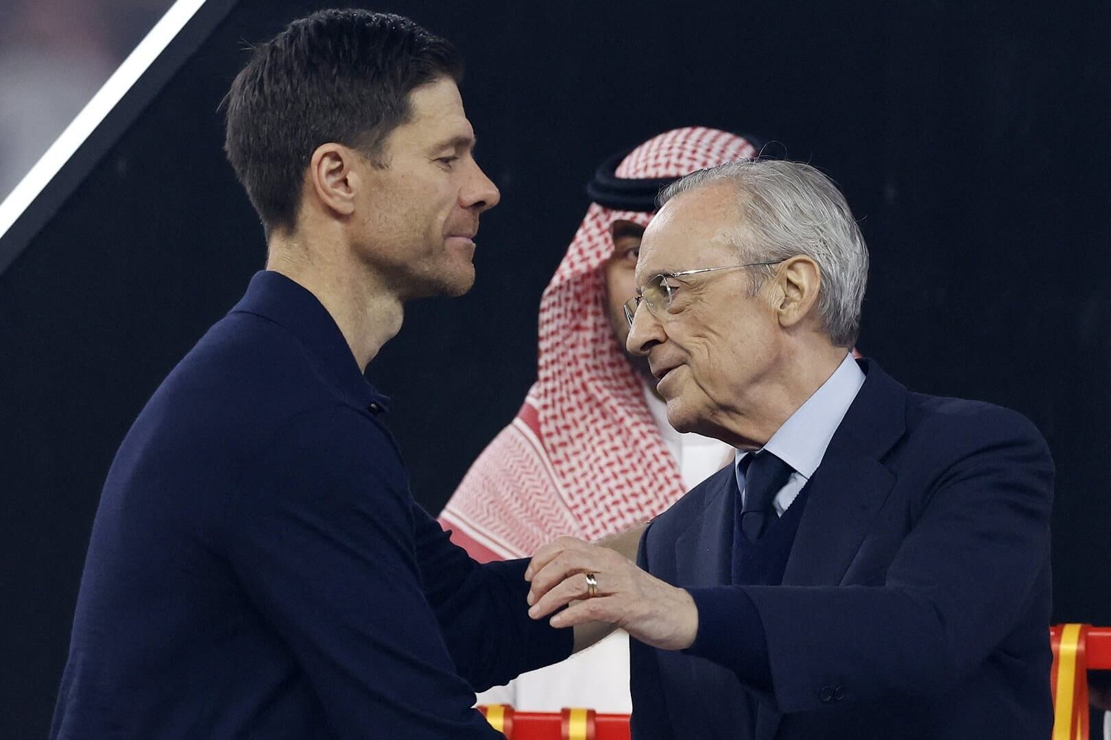 Perez thể hiện quyền lực tuyệt đối tại Real khi sa thải Alonso