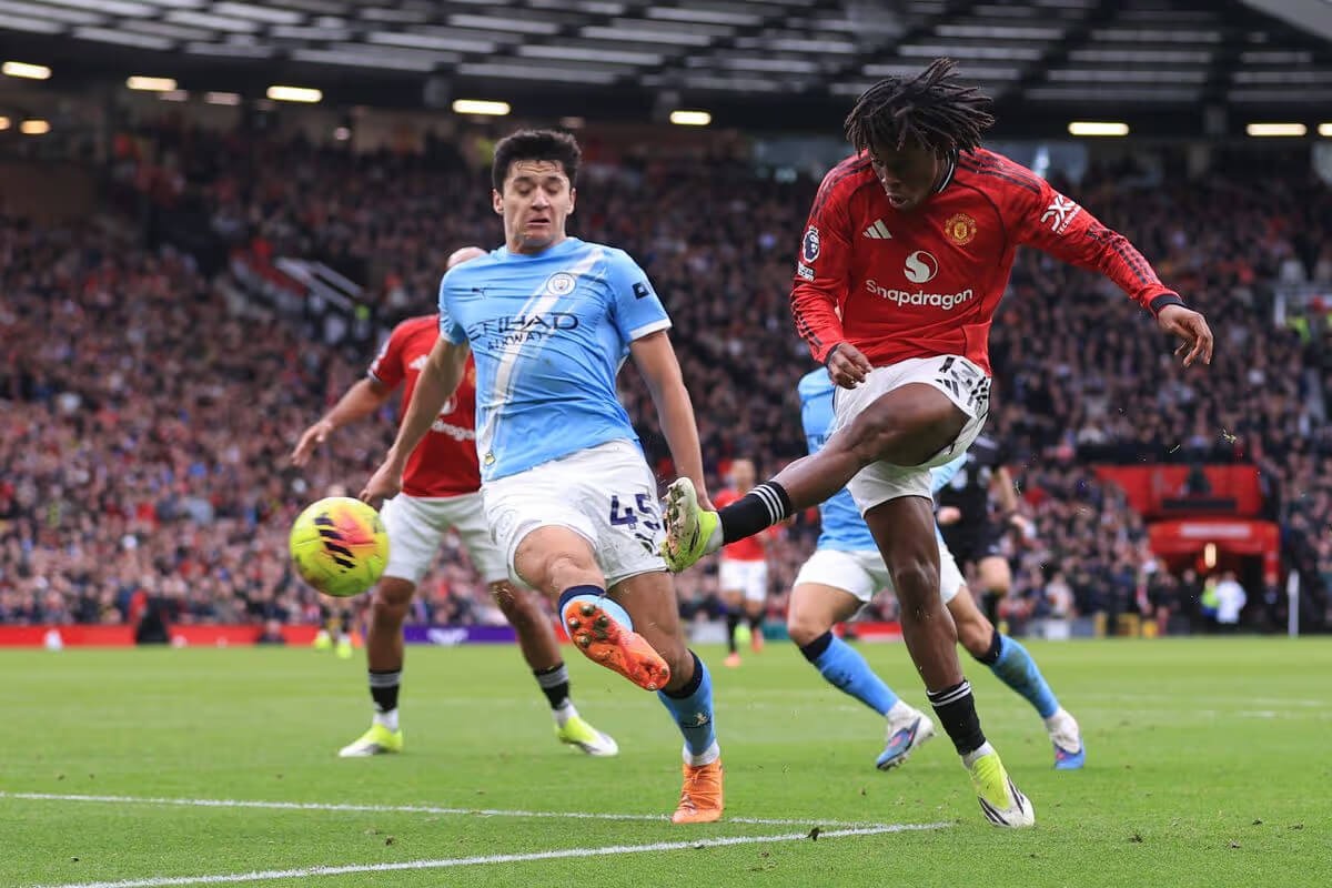 Patrick Dorgu - Từ chơi bóng bằng giấy vụn đến cứu tinh của Man Utd