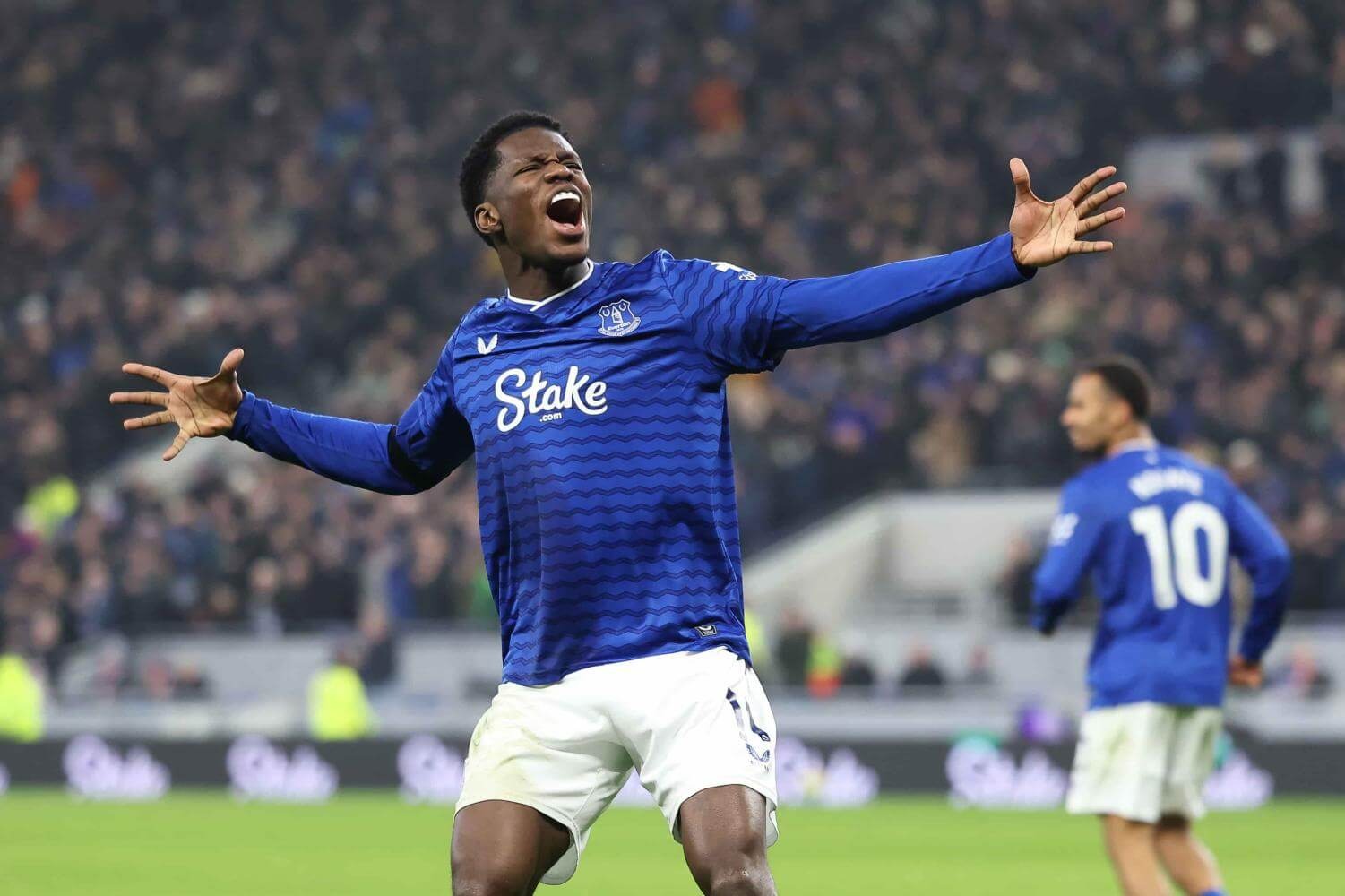 Vòng 24 Ngoại hạng Anh: Carrick đối mặt thử thách mới, Tottenham quyết đấu Man City