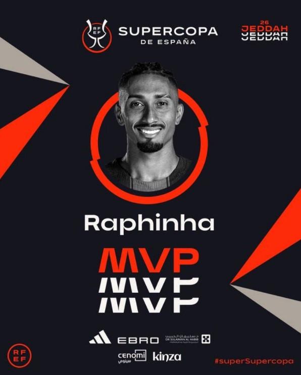 Raphinha nhận danh hiệu MVP Siêu cúp Tây Ban Nha 2026 tại Jeddah.