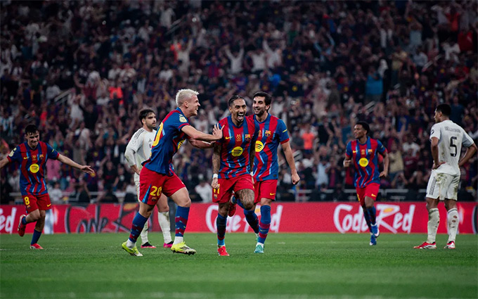 Cầu thủ Raphinha ăn mừng bàn thắng trong trận El Clasico.