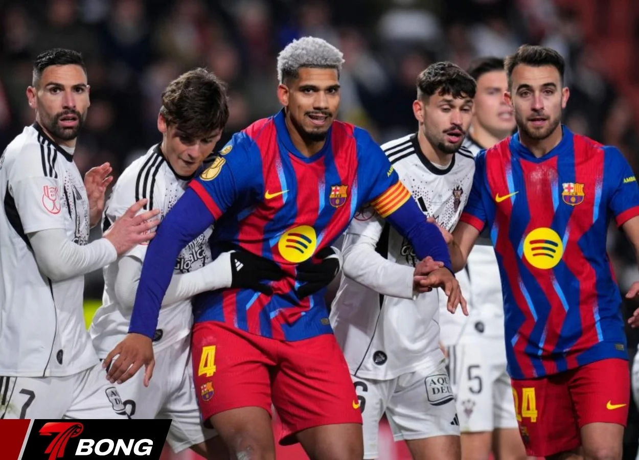 Araujo trở lại củng cố hàng thủ Barca