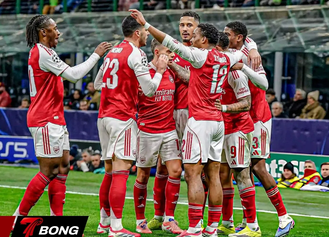 Arsenal ăn mừng chiến thắng tại Champions League