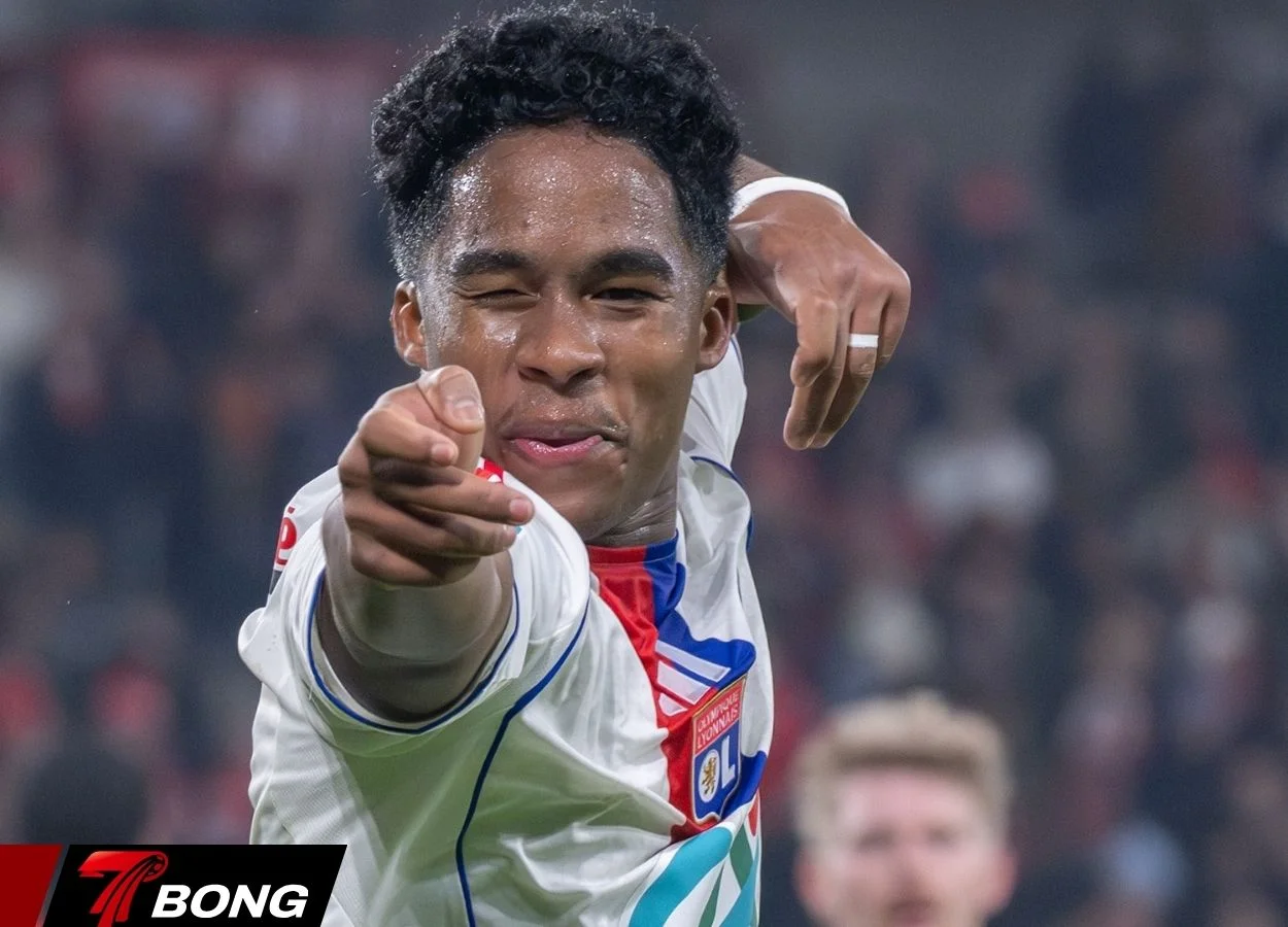 Endrick ăn mừng hat-trick trong trận thắng Metz