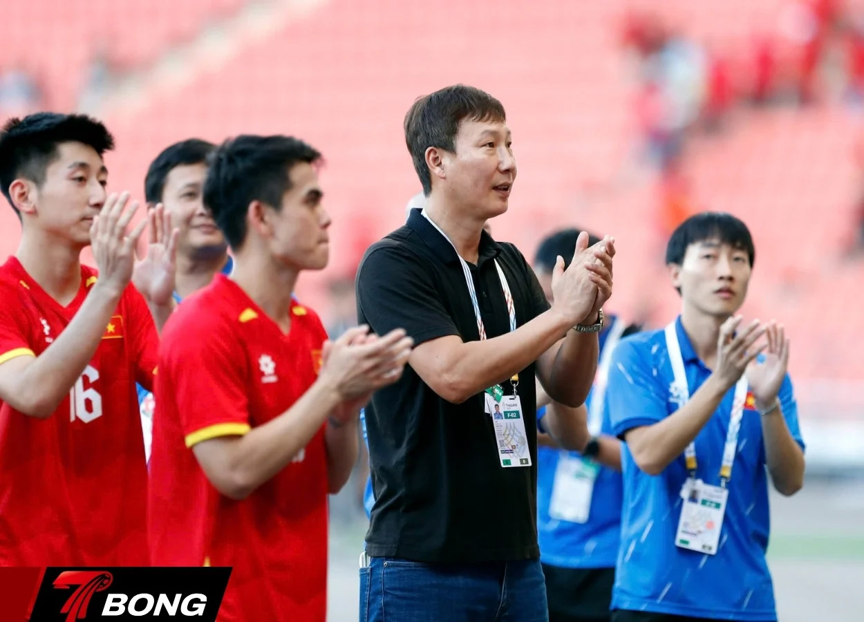 HLV Kim Sang Sik tự tin với các học trò trẻ