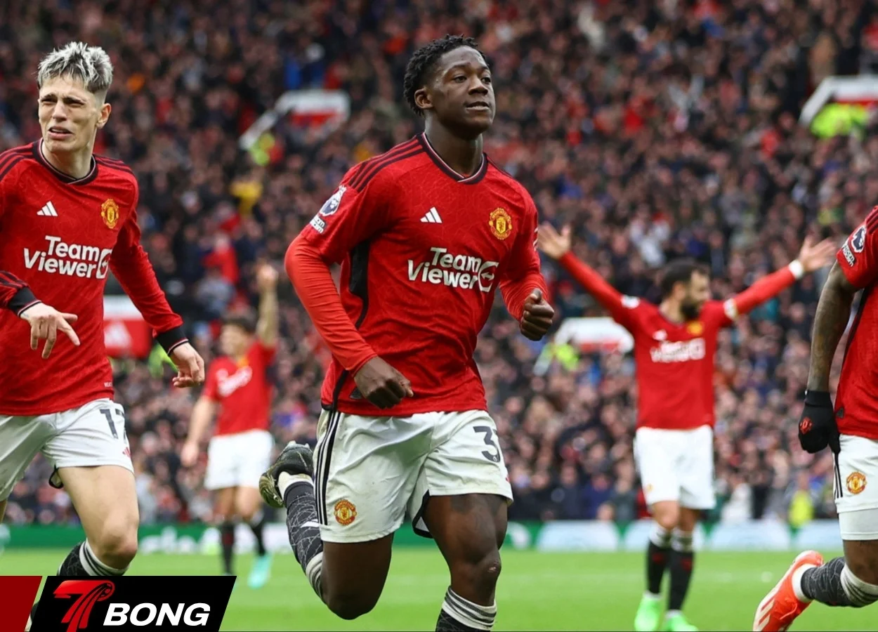 Mainoo tỏa sáng trở lại trong màu áo MU