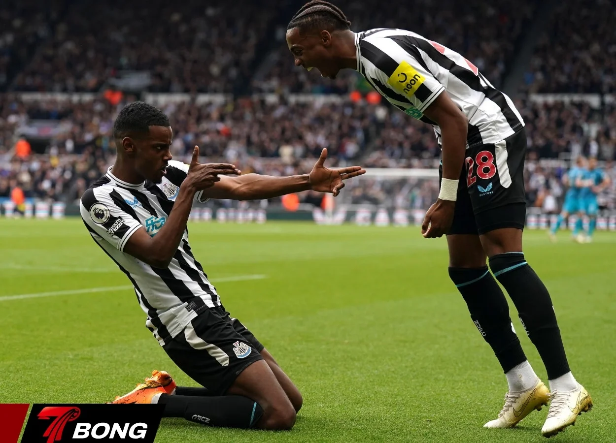 Newcastle rơi vào vòng xoáy khủng hoảng