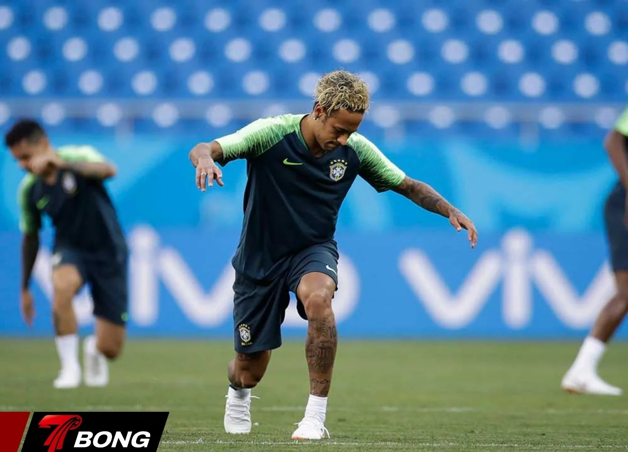 Neymar tập luyện tại trung tâm Rei Pele
