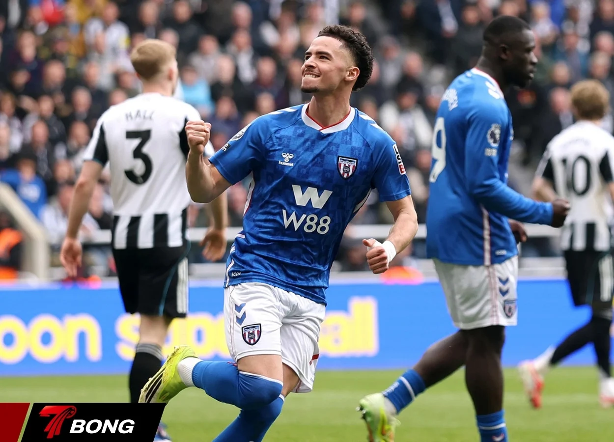 Sunderland ngược dòng giành chiến thắng 2-1