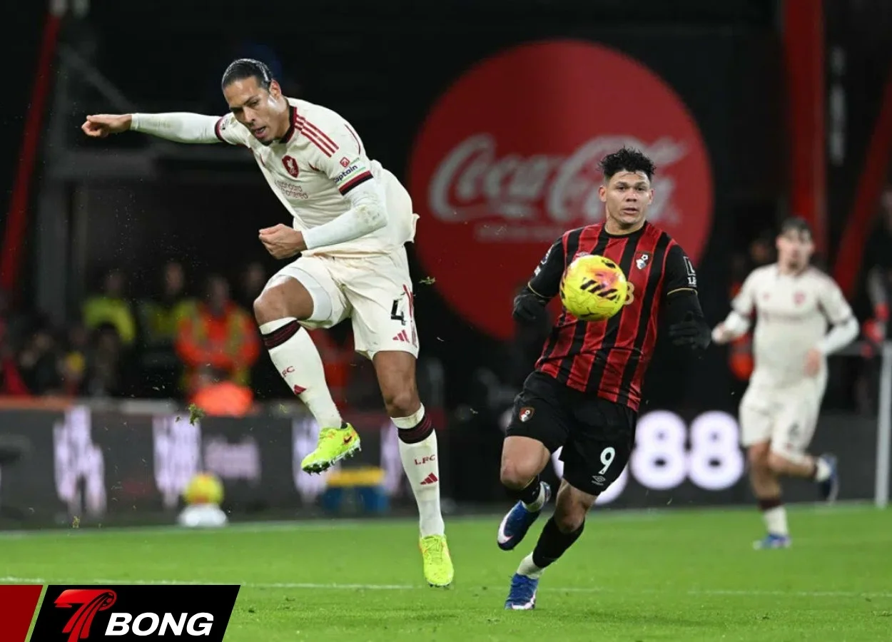 Van Dijk mắc sai lầm dẫn tới bàn thua