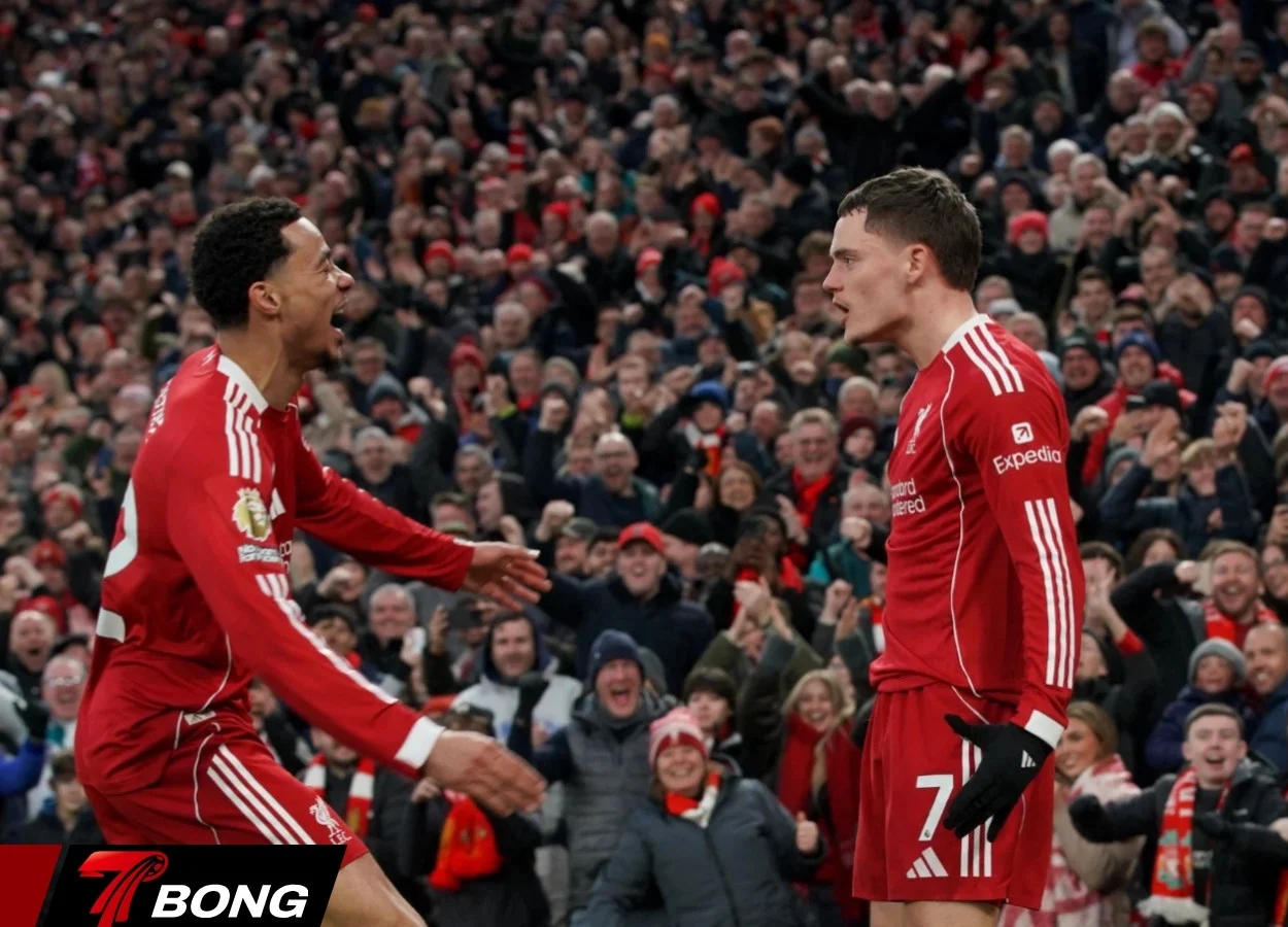 Anfield rực lửa trong trận thắng Newcastle