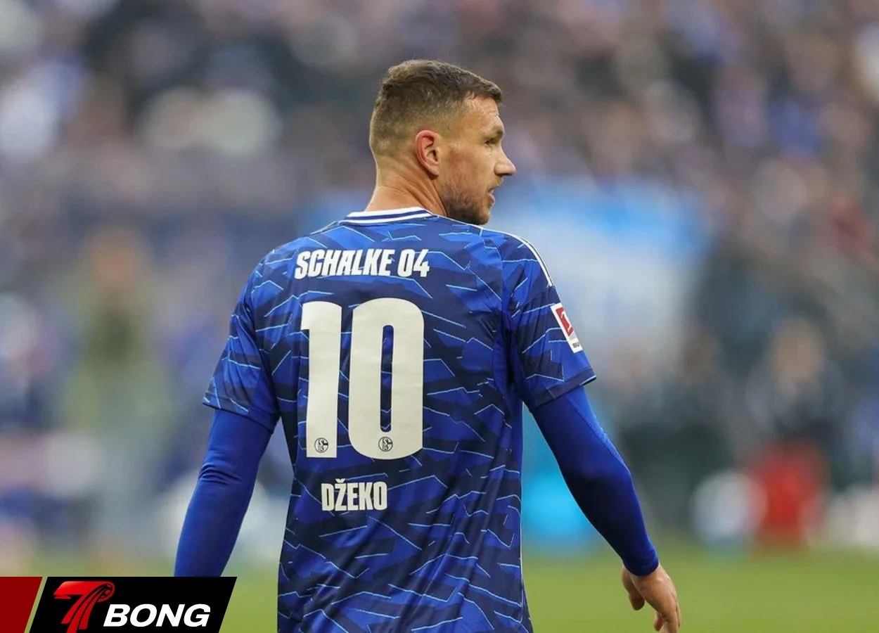 Áo đấu Dzeko bán chạy kỷ lục tại Schalke