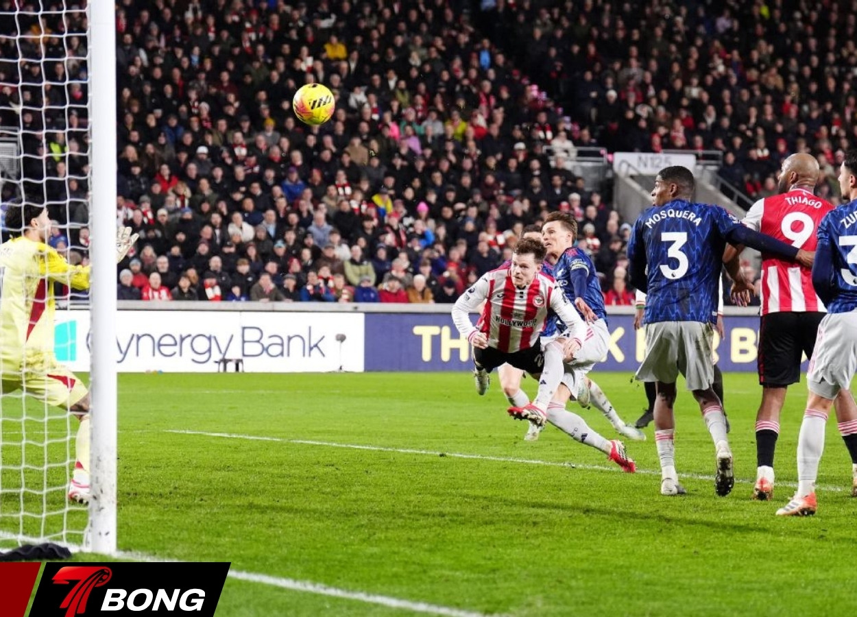 Arsenal gặp khó khăn tại sân Gtech Community