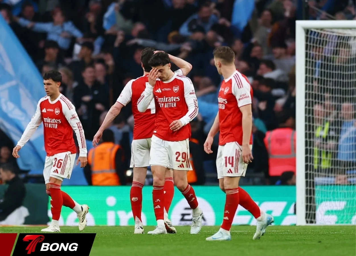 Arsenal thất vọng rời sân Wembley đêm qua
