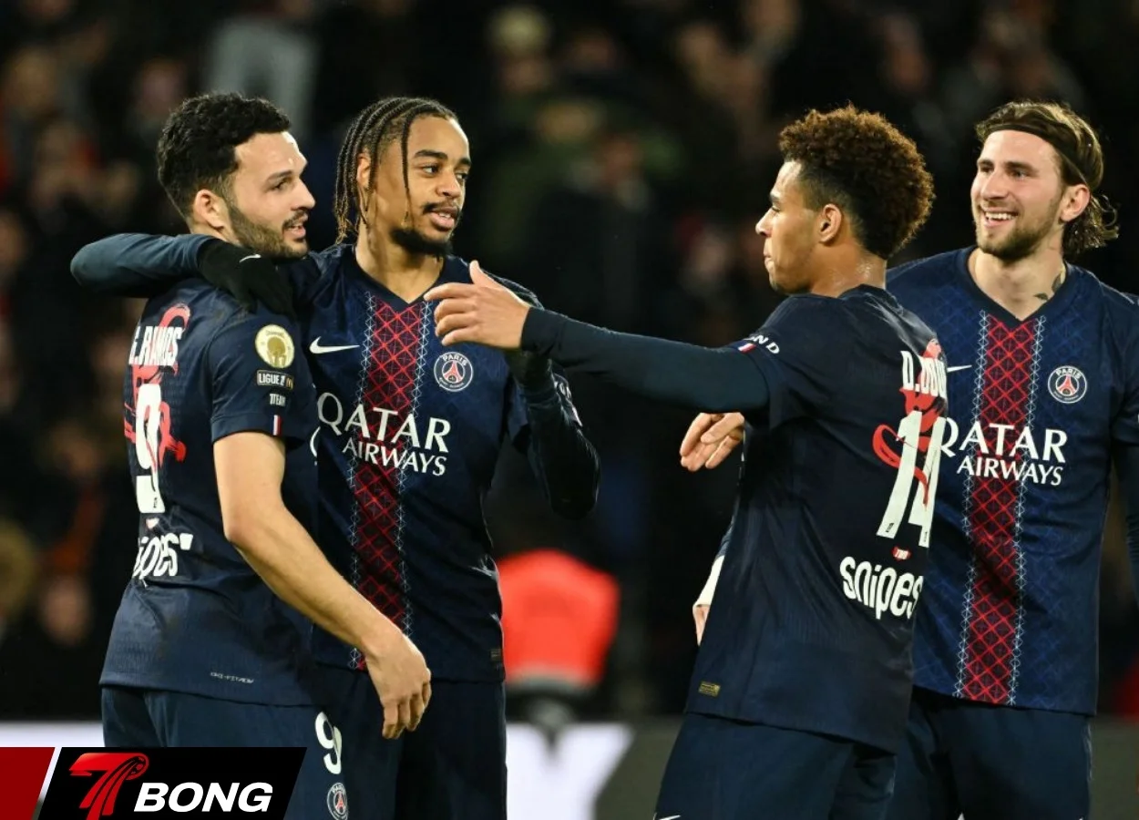 Barcola ăn mừng bàn thắng nhân đôi tỷ số