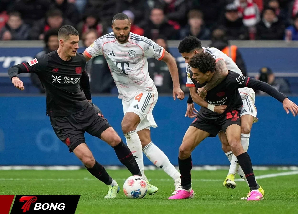 Bayern chơi thiếu người vẫn giữ điểm