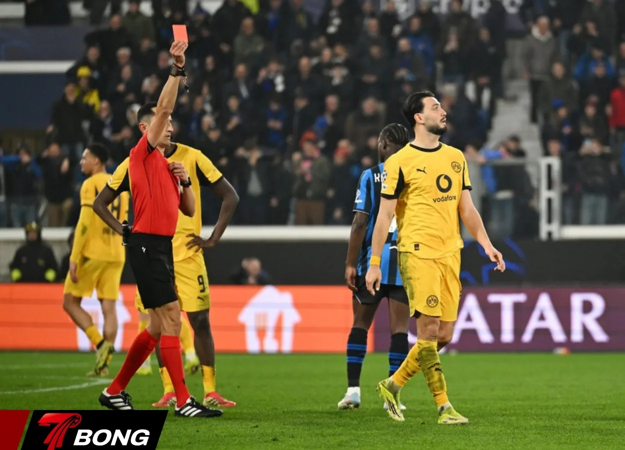 Bensebaini nhận thẻ đỏ sau pha vào bóng nguy hiểm