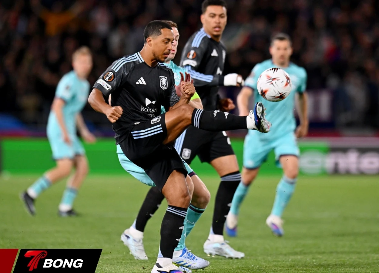 Bologna gây áp lực lớn trong hiệp một