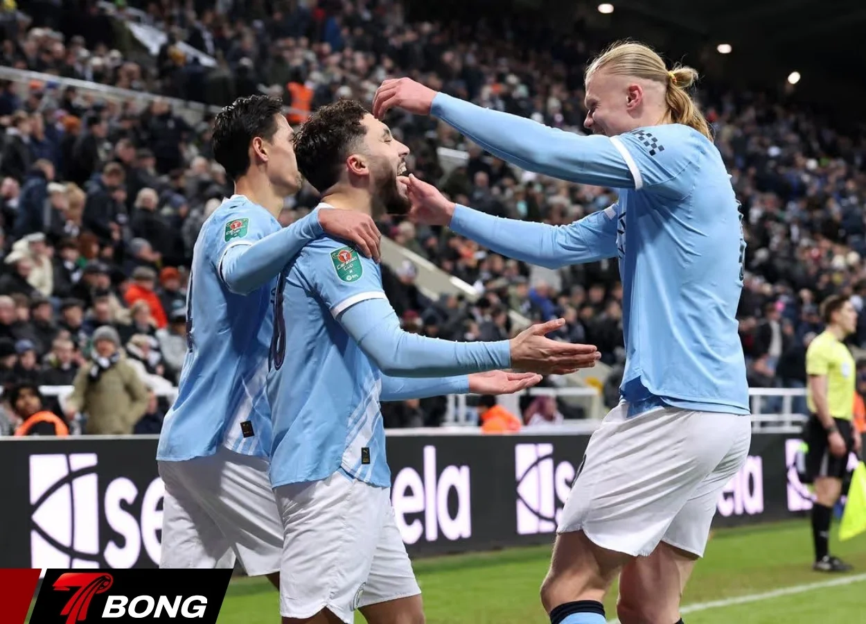 Cổ động viên Man City tạo bầu không khí sôi động