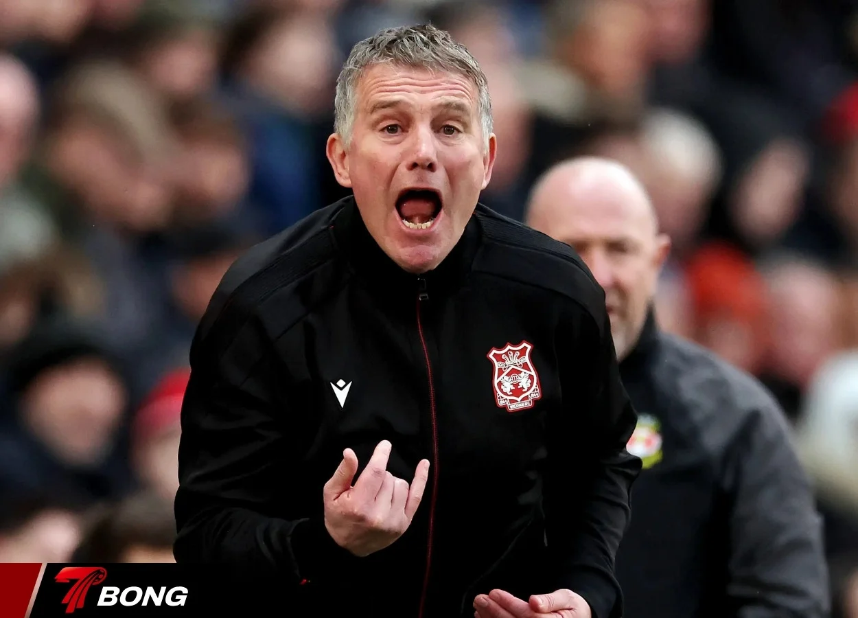 Cơn thịnh nộ của Parkinson và mũi dùi hướng về trọng tài