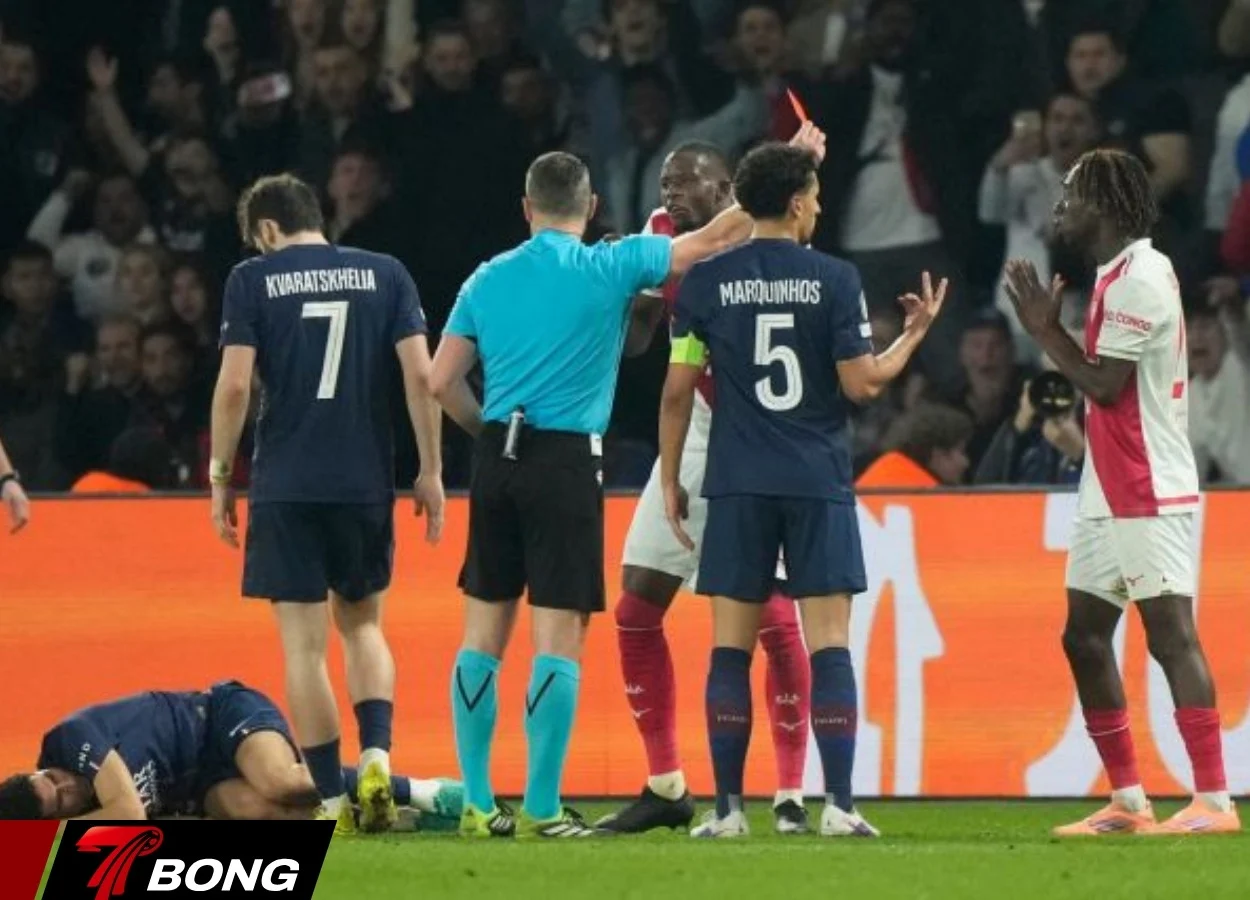 Coulibaly nhận thẻ đỏ rời sân phút 58