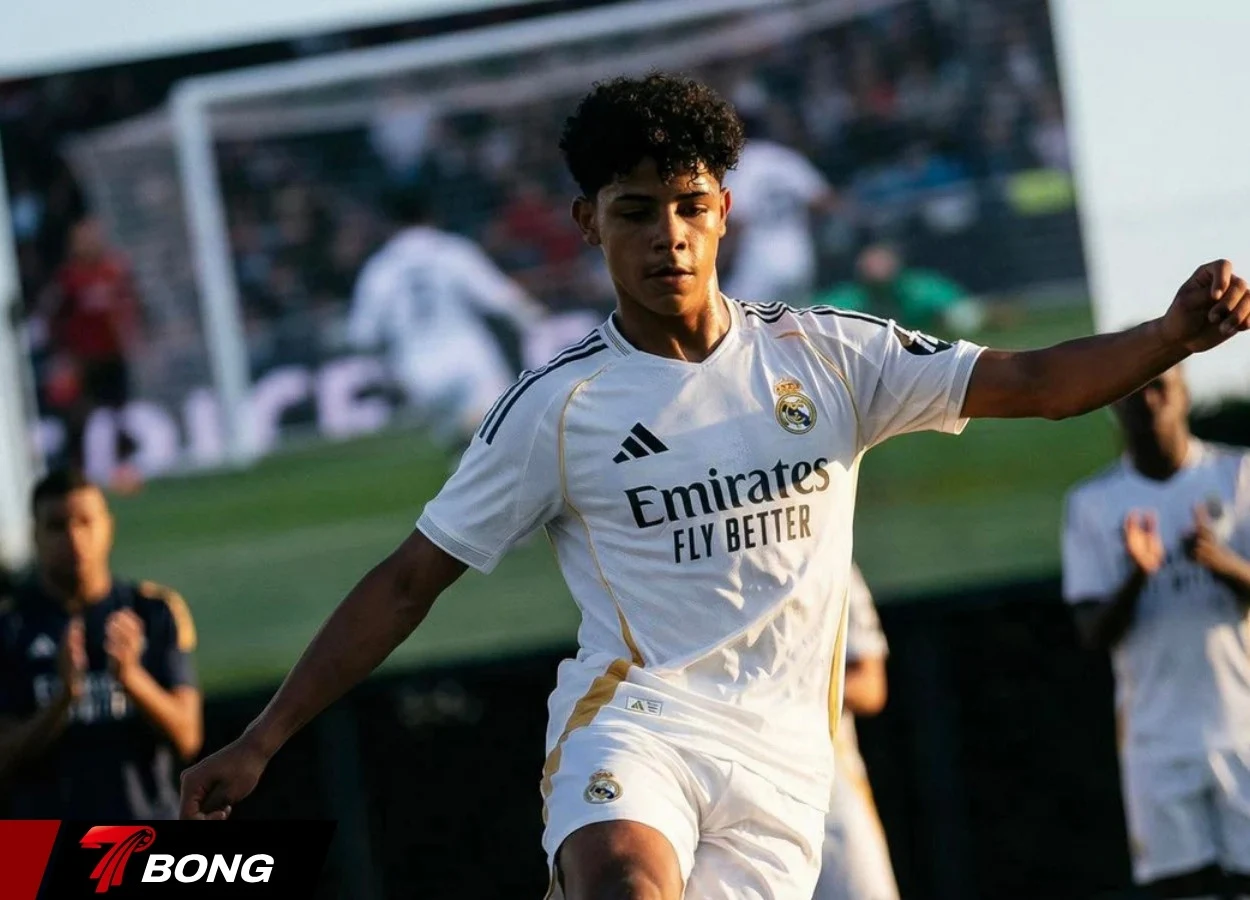 Cristiano Jr tập luyện cùng đội trẻ Real