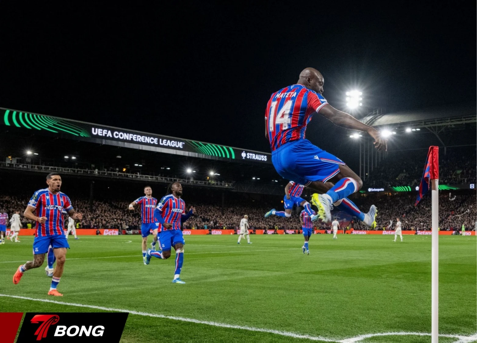 Crystal Palace ghi 2 bàn trong hiệp một