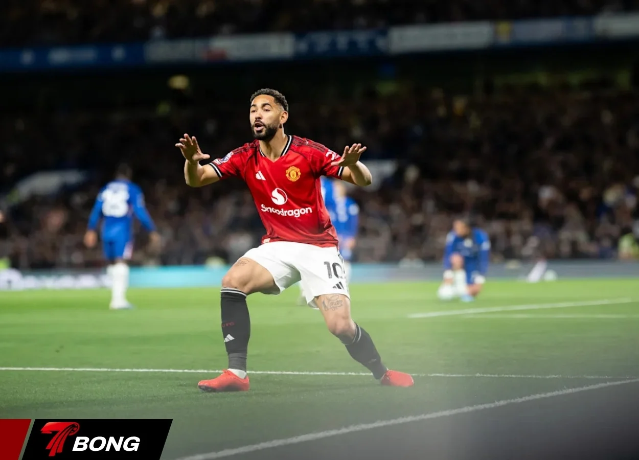 Cunha ghi bàn thắng quyết định cho MU