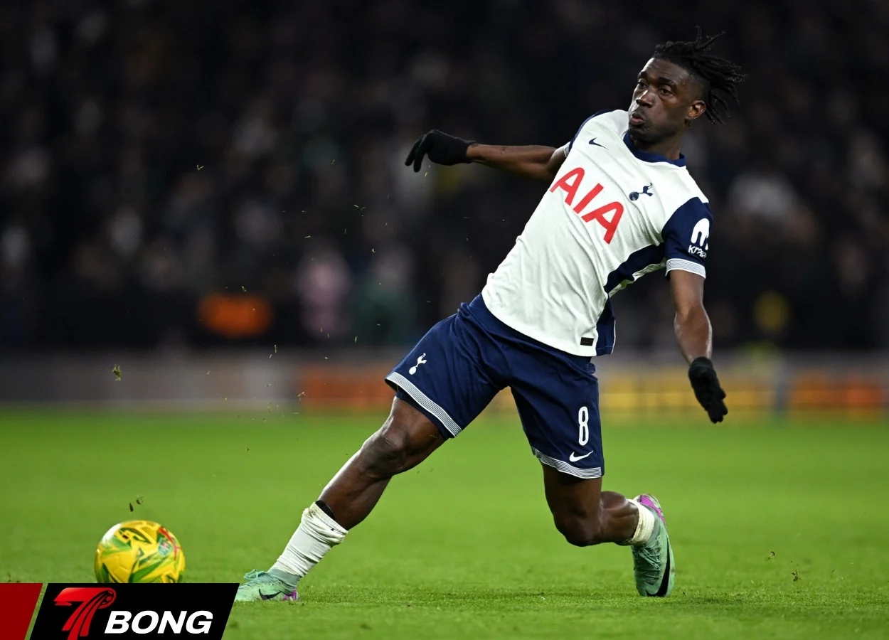 Declan Rice và Yves Bissouma mang đến hai phong cách đối lập tại khu trung tuyến