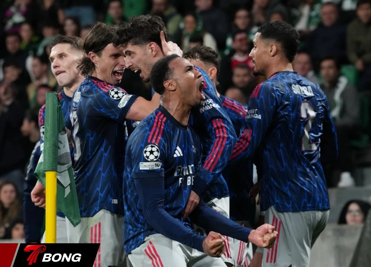 Declan Rice và đồng đội ăn mừng chiến thắng