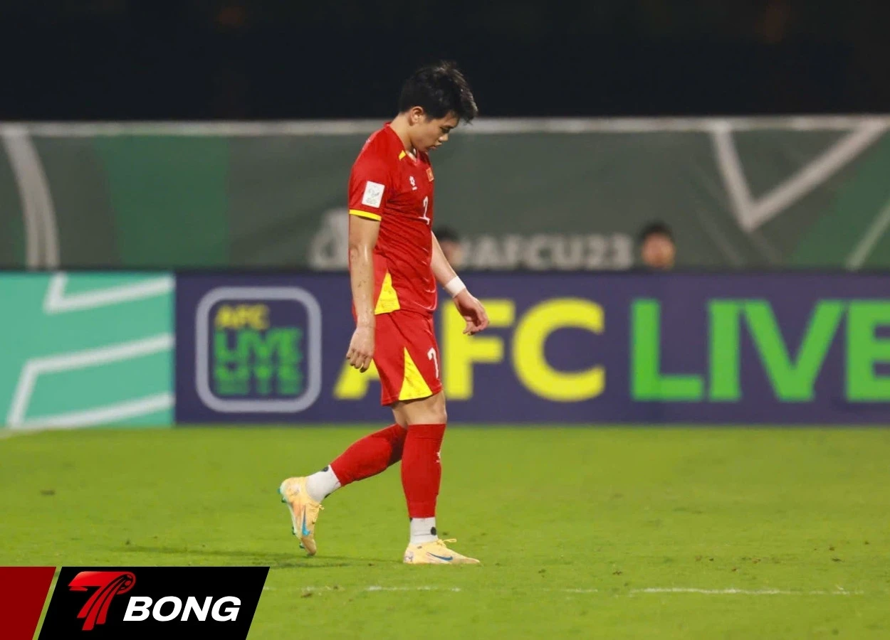 Đình Bắc nhận thẻ đỏ sau tình huống ham bóng