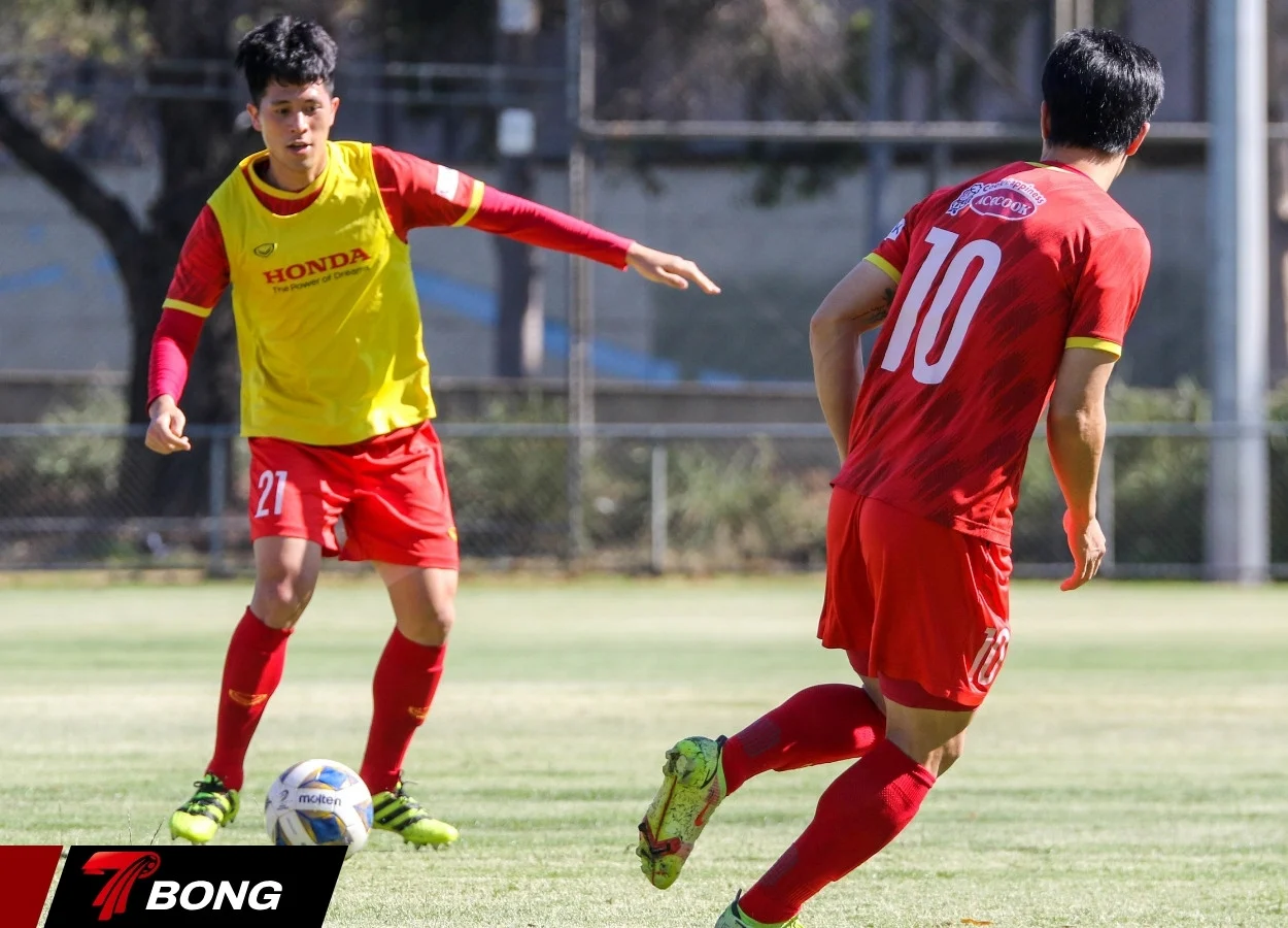 Đình Trọng tập luyện cùng đội tuyển quốc gia