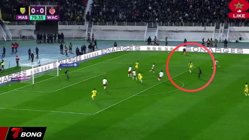 El Jabli thực hiện cú rabona từ ngoài vòng cấm