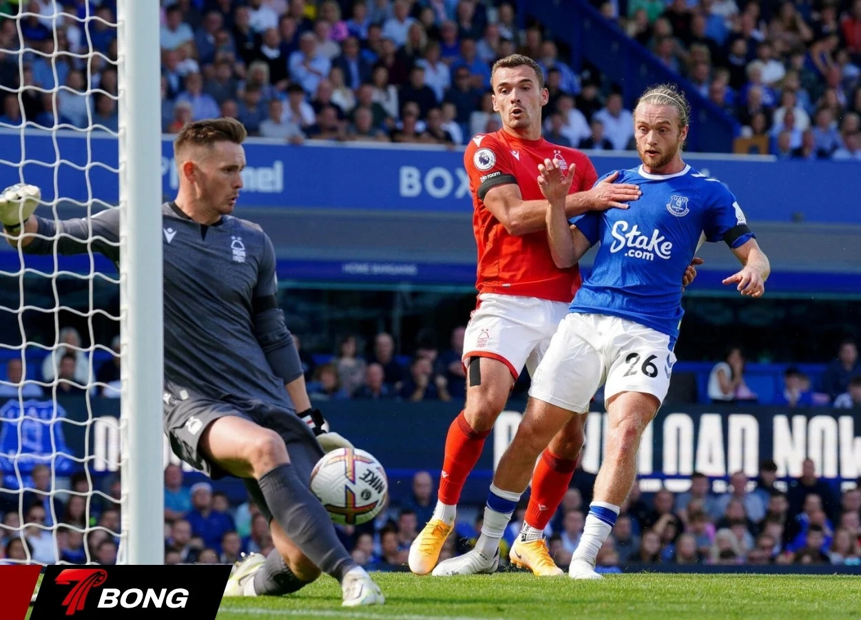Everton và Forest hợp tác kiện giải đấu