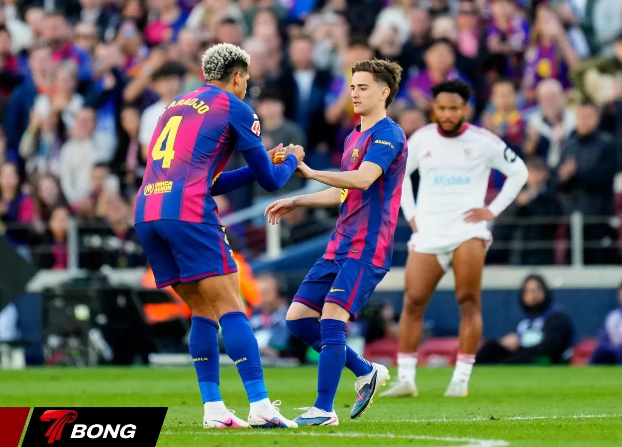 Gavi được chào đón nồng nhiệt khi trở lại sân cỏ