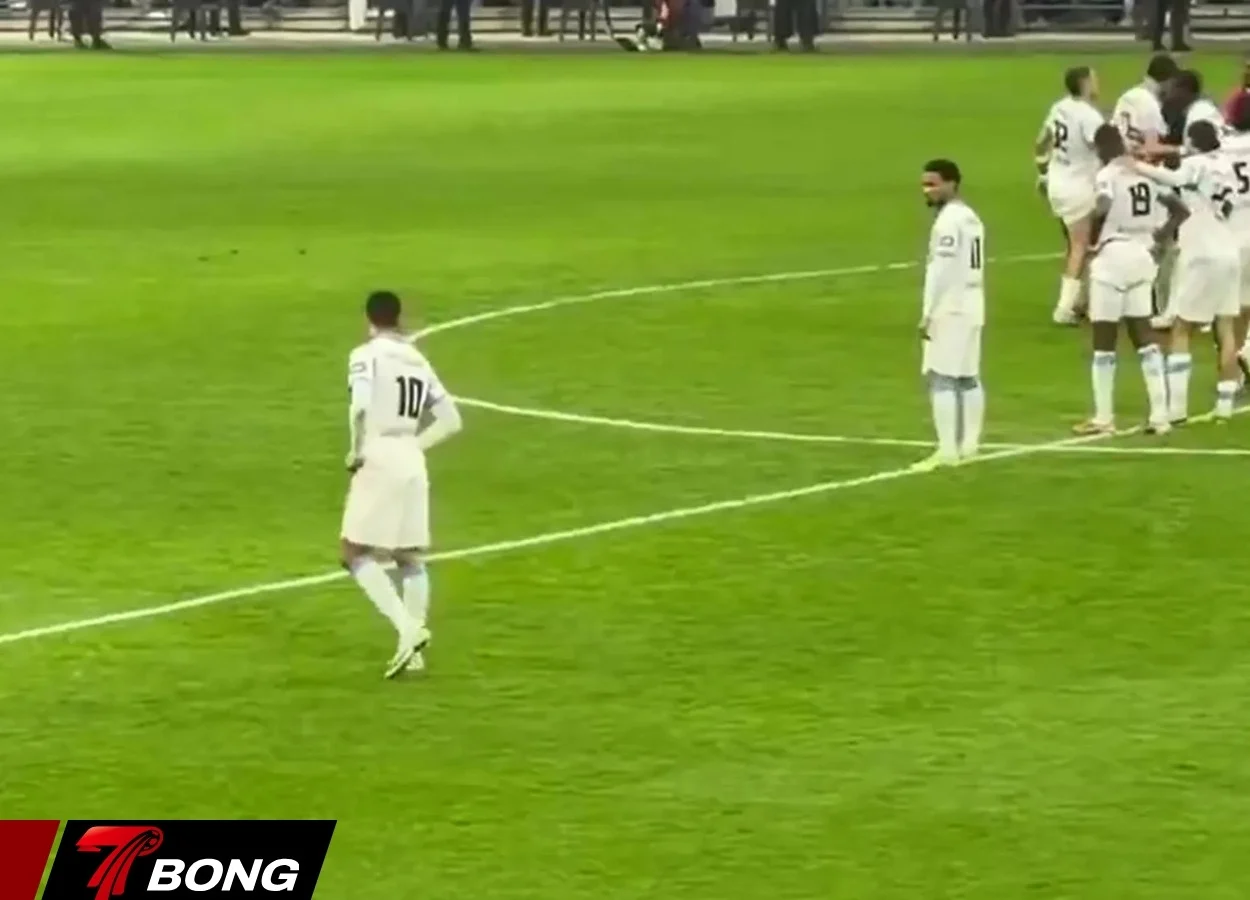 Greenwood đứng tách biệt trong loạt luân lưu