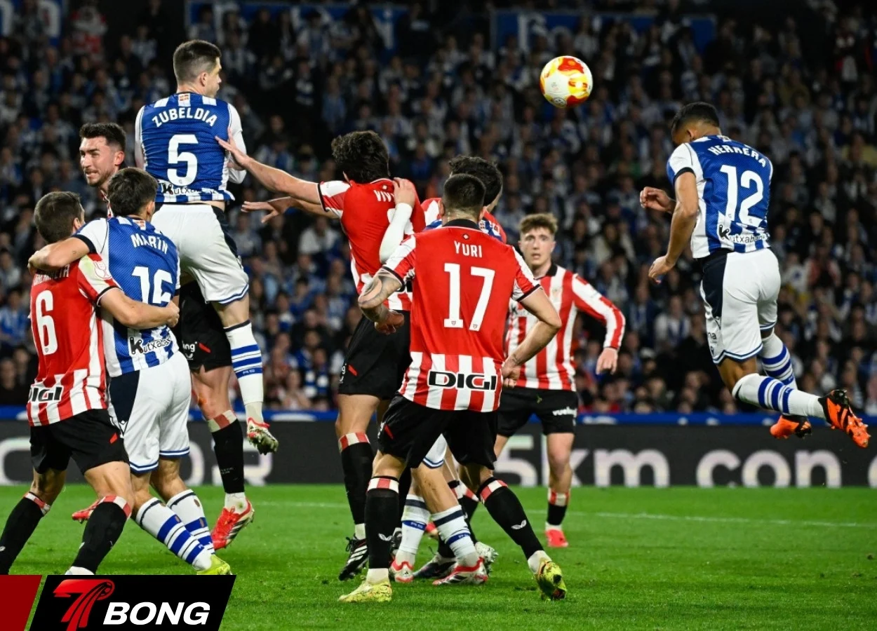 Hai đội tranh tài căng thẳng tại bán kết