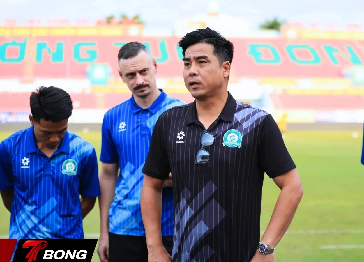 HLV Việt Thắng xác nhận chấn thương nặng