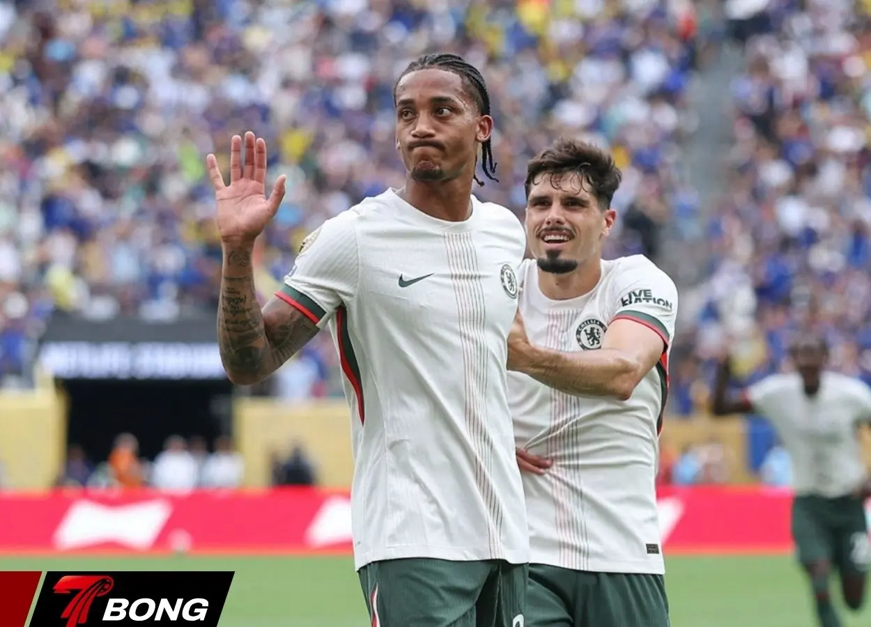 Joao Pedro ăn mừng bàn thắng nhân đôi