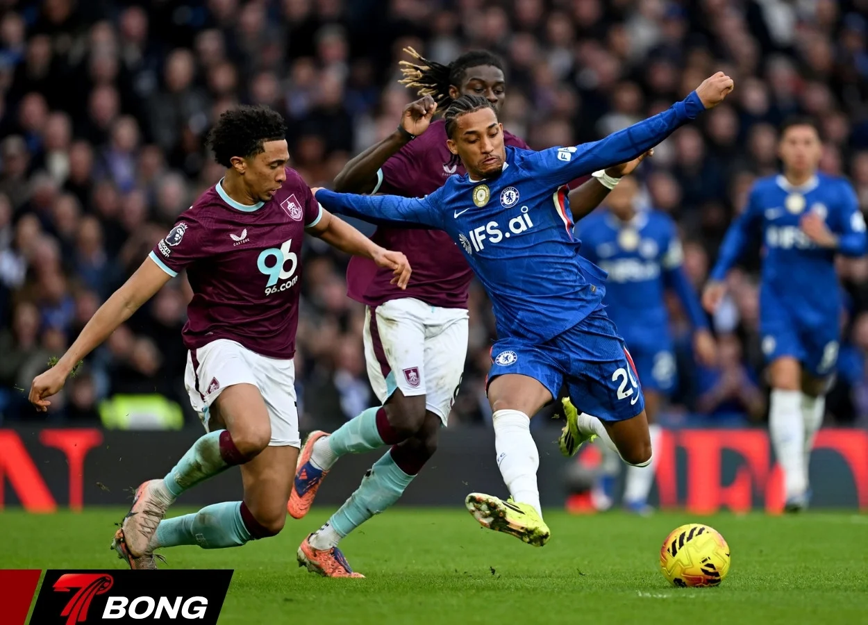 Joao Pedro ghi bàn mở tỷ số sớm