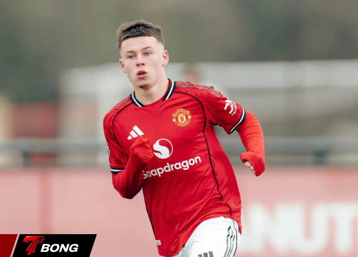 Kai Rooney sẵn sàng cho hợp đồng chuyên nghiệp