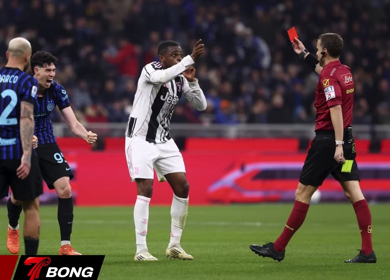 Kalulu nhận thẻ đỏ ở trận derby Italia