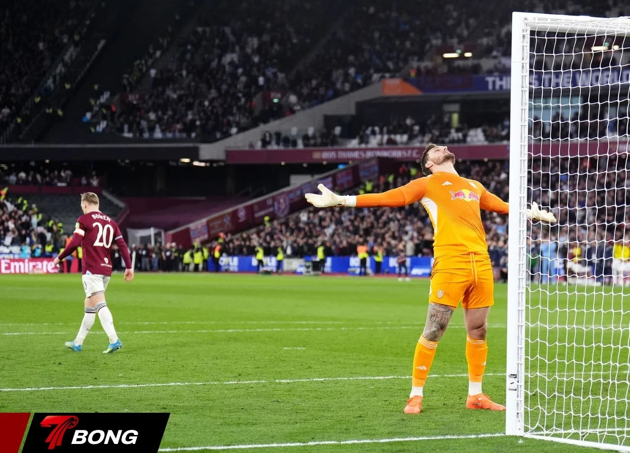 Leeds giành chiến thắng 4-2 trong loạt luân lưu