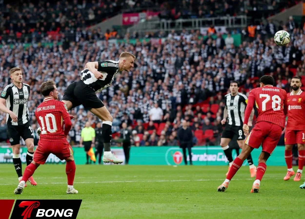 Liverpool thi đấu dưới áp lực nhà vô địch