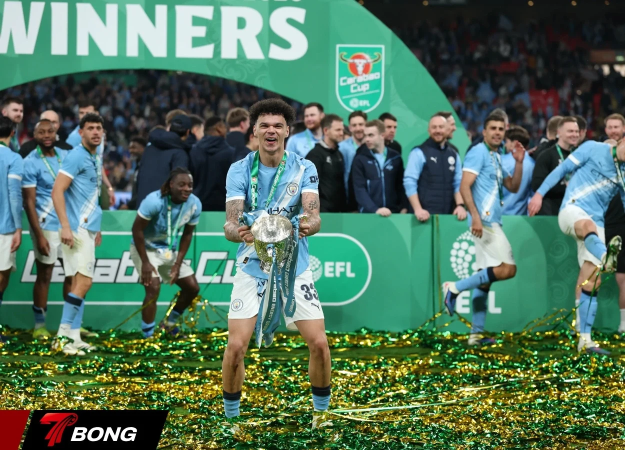 Man City ăn mừng chiến thắng tại Wembley