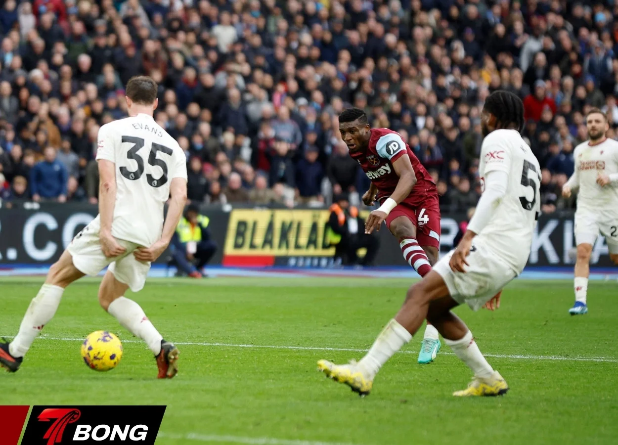 Man Utd gặp khó khăn trước hàng thủ West Ham