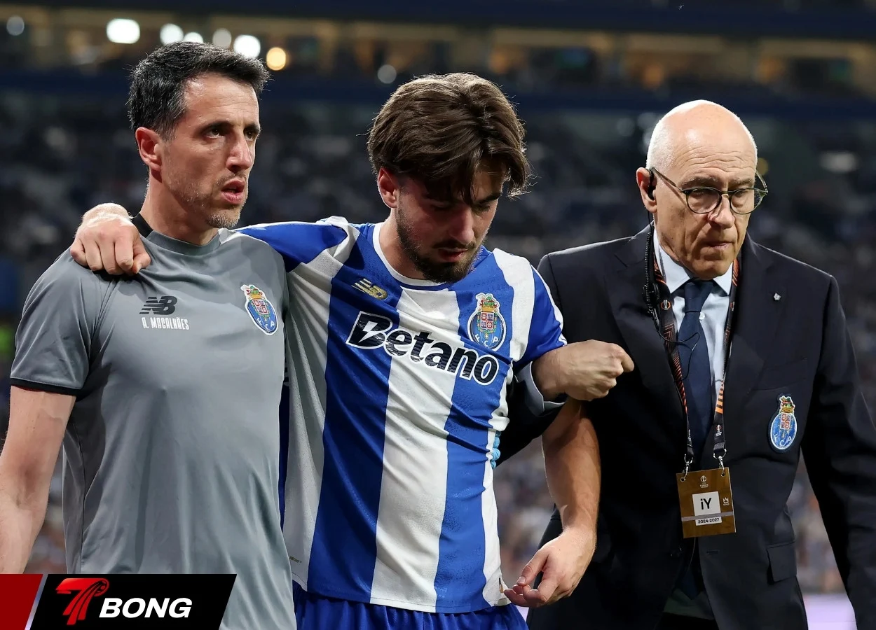 Martim Fernandes dính chấn thương rời sân sớm